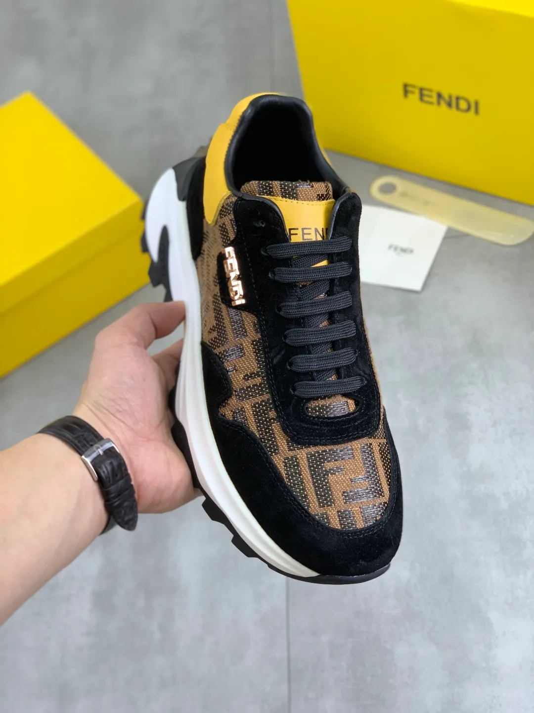 ​Men's shoes 💰P440 💰【New】Little monster 🆘 New FENDI 🕶️🕶️Simple routing effect, showing an elegant and cool driving shoe 🎬Using imported calfskin + first-layer pigskin lining🐂Excellent material🎬Detailed workmanship 🤗Comfortable foot feel➰➰. ​Pair it with any outfit to show your taste and temperament, low-key luxury ♻️Design ​simple and elegant ​noble and fashionable 🍃​Very loved and favored by trendy men 💓❤️Size: 38-44 (45 customized) 3️⃣ colors available